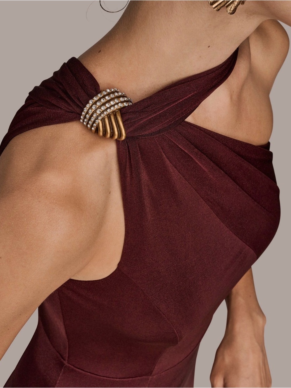 NWT Donna Karan Women’s One-Shoulder Sleeveless Gown. Size 6. Berry. Retail $285 - Picture 3 of 6